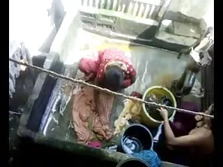 कुंड में बिल्ली चाट रही है साउथ में मूवी सेक्सी