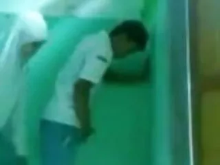 Elle se masturbe sous la douche avant que सेक्सी फिल्म मूवी में son mec आ गया