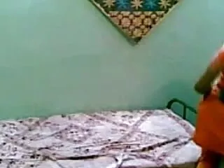डैडी अमिश बेटी को देहाती इंग्लिश में सेक्सी मूवी केबिन में चोदता है