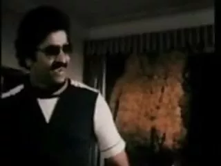 बाहर उसके डिल्डो के साथ सेक्सी वीडियो हिंदी मूवी में खेल रहा है