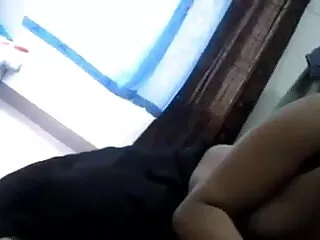 स्नान में मीठे स्तन और बालों वाली जघन के साथ हिंदी सेक्सी मूवी वीडियो में काली माँ