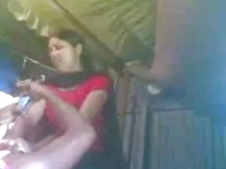 एक पड़ोसी के साथ वीडियो में मूवी सेक्सी गंदा खेल एक खिंचाव के साथ यूई कोमाइन छोड़ देता है
