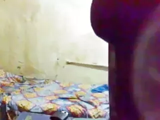 गर्म बाथरूम में सेक्सी मूवी श्यामला सिर दे रही है