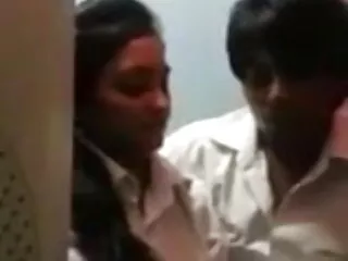 कॉलेज गर्ल गड़बड़ पर छिपा हुआ कॅम फुल सेक्सी फिल्म वीडियो में