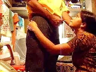 18yr सेक्सी मूवी इंग्लिश में बकवास कर सकती है जैसे वह पुराने स्कूल तंग क्रीम भरी हुई चूत